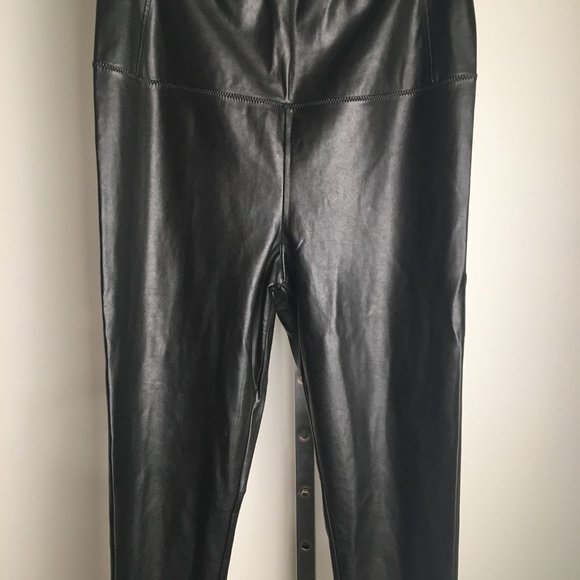 Aritzia Wilfred Free Daria Pant High-waisted Vegan Leather leggings in black - Picture 2 of 3